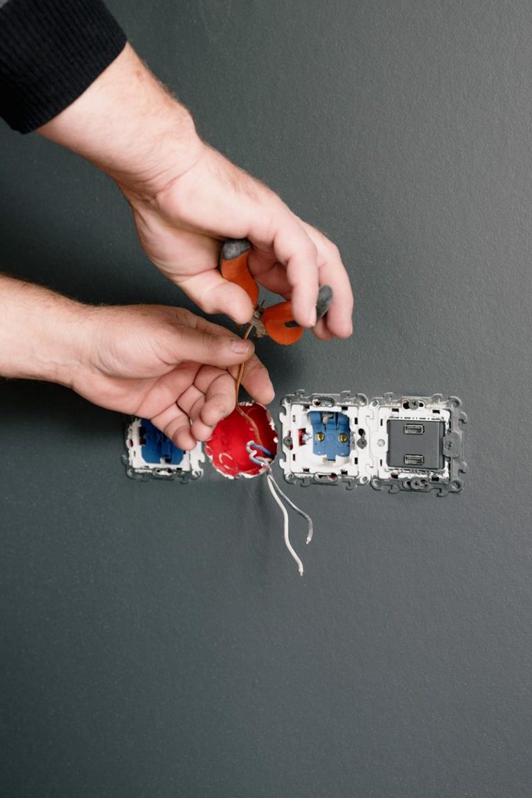 Pogotowie elektryczne w Poznaniu – co zrobić w sytuacji nagłej awarii instalacji?